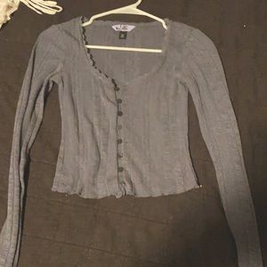 Button down cropped long sleeve shirt